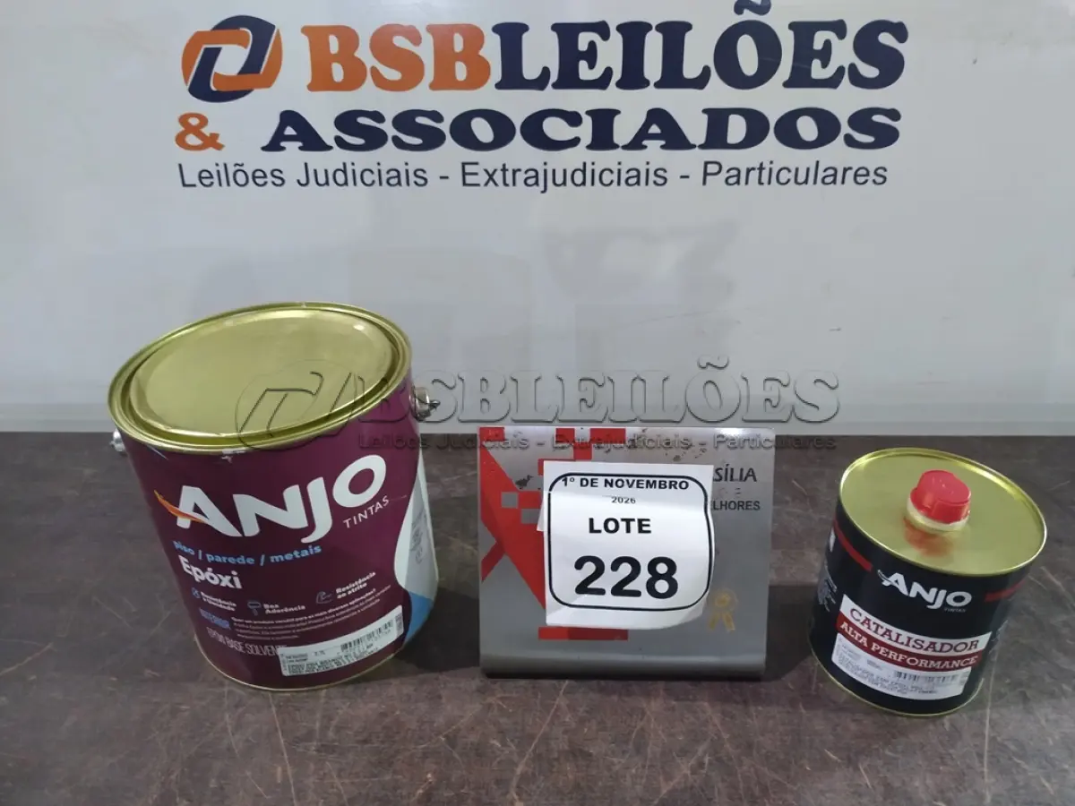 LOTE 228 - 01 LATA DE EPÓXI PDA BRANCO DE 2,7L MARCA E 01 LATA DE CATALIZADOR ESM ALTA PERFORMANCE DE 900ML MARCA ANJO TINTAS. (NO ESTADO) ATENÇÃO! FAZER A VISITAÇÃO ANTES DE ARREMATAR, NÃO SABEMOS SE FUNCIONA, LEILÃO NÃO TEM GARANTIA E NEM DEVOLUÇÃO, SUJEITO A POSSÍVEIS AVARIAS VISÍVEIS/OCULTAS E/OU AUSÊNCIA DE COMPONENTES.