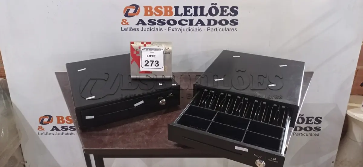 LOTE 273 - 02 GAVETAS DE DINHEIRO. (NO ESTADO) ATENÇÃO! FAZER A VISITAÇÃO ANTES DE ARREMATAR, NÃO SABEMOS SE FUNCIONA, LEILÃO NÃO TEM GARANTIA E NEM DEVOLUÇÃO, SUJEITO A POSSÍVEIS AVARIAS VISÍVEIS/OCULTAS E/OU AUSÊNCIA DE COMPONENTES.
