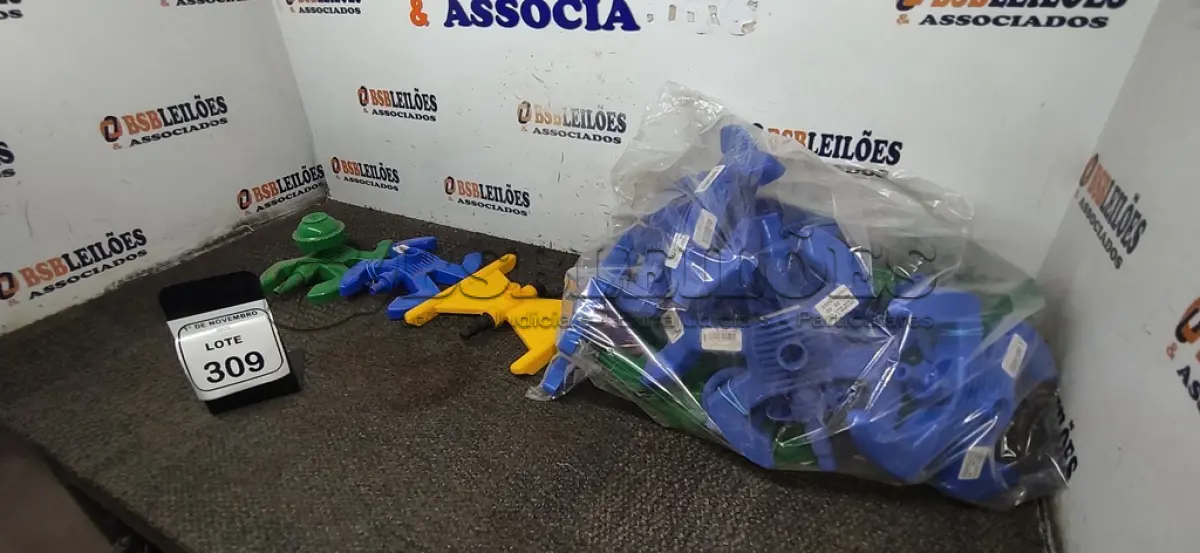 LOTE 309 - 01 LOTE COM VÁRIOS IRRIGADORES MODELO P-5 COM BASE. (NO ESTADO) ATENÇÃO! FAZER A VISITAÇÃO ANTES DE ARREMATAR, NÃO SABEMOS SE FUNCIONA, LEILÃO NÃO TEM GARANTIA E NEM DEVOLUÇÃO, SUJEITO A POSSÍVEIS AVARIAS VISÍVEIS/OCULTAS E/OU AUSÊNCIA DE COMPONENTES.