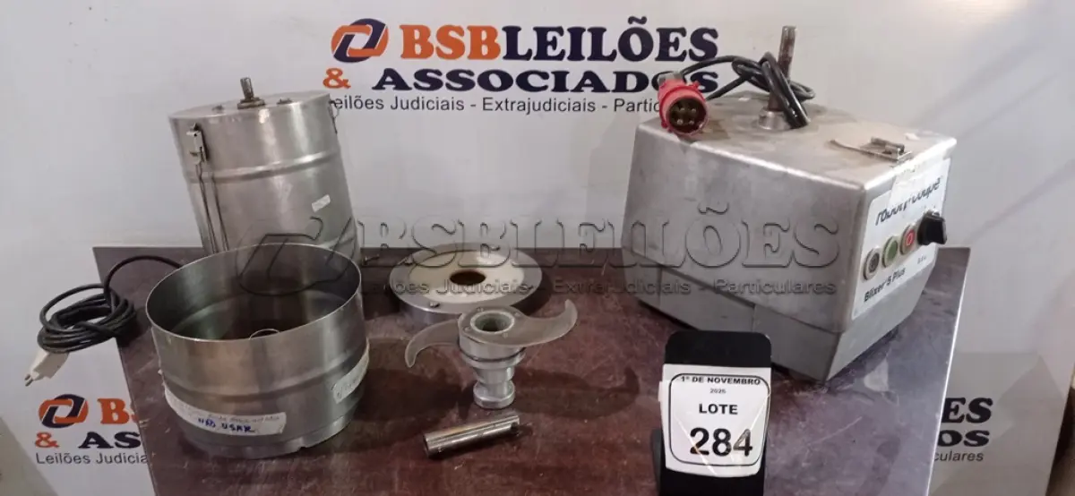LOTE 284 - 01 MULTIPROCESSADOR DE ALIMENTOS PROFISSIONAL  MODELO BLIXER 5 PLUS MARCA ROBOT COUPE E 01 MOTOR ELETRICO. (NO ESTADO) ATENÇÃO! FAZER A VISITAÇÃO ANTES DE ARREMATAR, NÃO SABEMOS SE FUNCIONA, LEILÃO NÃO TEM GARANTIA E NEM DEVOLUÇÃO, SUJEITO A POSSÍVEIS AVARIAS VISÍVEIS/OCULTAS E/OU AUSÊNCIA DE COMPONENTES.
