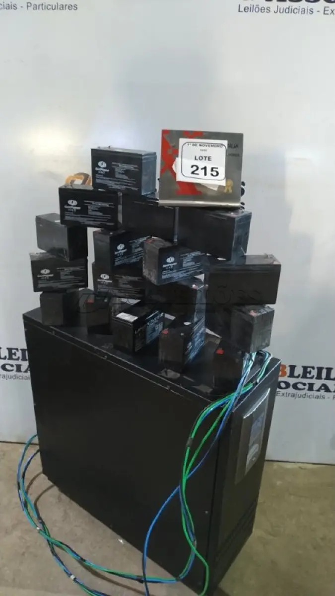 LOTE 215 - 01 GABINETE DE NOBREAK COM 17 BATERIAS. (NO ESTADO) ATENÇÃO! FAZER A VISITAÇÃO ANTES DE ARREMATAR, NÃO SABEMOS SE FUNCIONA, LEILÃO NÃO TEM GARANTIA E NEM DEVOLUÇÃO, SUJEITO A POSSÍVEIS AVARIAS VISÍVEIS/OCULTAS E/OU AUSÊNCIA DE COMPONENTES.
