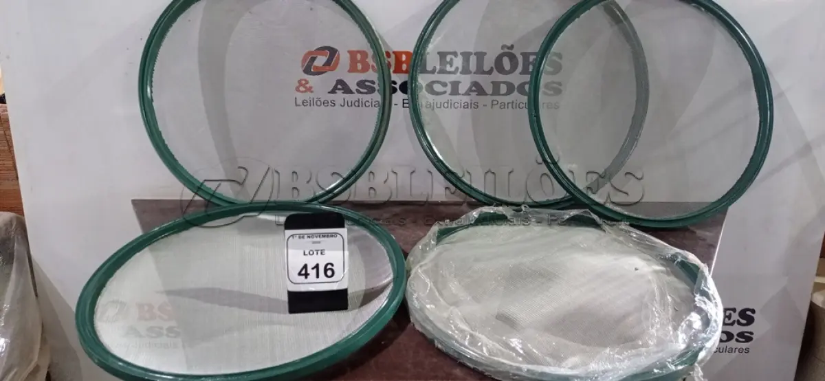 LOTE 416 - 05 PENEIRAS DE PEDREIRO. (NO ESTADO) ATENÇÃO! FAZER A VISITAÇÃO ANTES DE ARREMATAR, NÃO SABEMOS SE FUNCIONA, LEILÃO NÃO TEM GARANTIA E NEM DEVOLUÇÃO, SUJEITO A POSSÍVEIS AVARIAS VISÍVEIS/OCULTAS E/OU AUSÊNCIA DE COMPONENTES.
