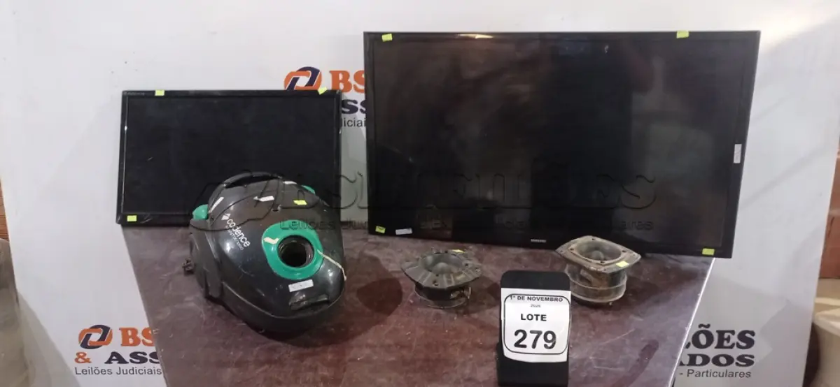 LOTE 279 - 01 TV 32’’ MARCA SAMSUNG, 01 MONITOR 22’’ MARCA LG, 02 TWEETERS E 01 ASPIRADOR DE PÓ MARCA CADENCE INCOMPLETO PARA RETIRADA DE PEÇAS. (NO ESTADO) ATENÇÃO! FAZER A VISITAÇÃO ANTES DE ARREMATAR, NÃO SABEMOS SE FUNCIONA, LEILÃO NÃO TEM GARANTIA E NEM DEVOLUÇÃO, SUJEITO A POSSÍVEIS AVARIAS VISÍVEIS/OCULTAS E/OU AUSÊNCIA DE COMPONENTES.