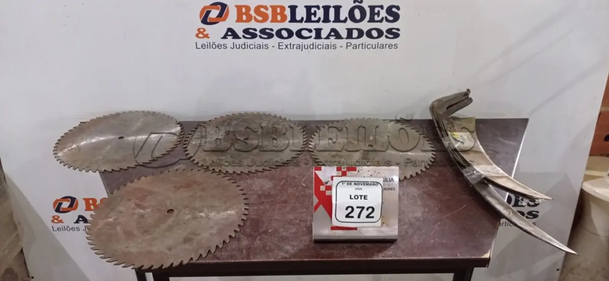 LOTE 272 - 04 FOICES ALFANGE E 04 SERRAS CIRCULARES DE FERRO. (NO ESTADO) ATENÇÃO! FAZER A VISITAÇÃO ANTES DE ARREMATAR, NÃO SABEMOS SE FUNCIONA, LEILÃO NÃO TEM GARANTIA E NEM DEVOLUÇÃO, SUJEITO A POSSÍVEIS AVARIAS VISÍVEIS/OCULTAS E/OU AUSÊNCIA DE COMPONENTES.
