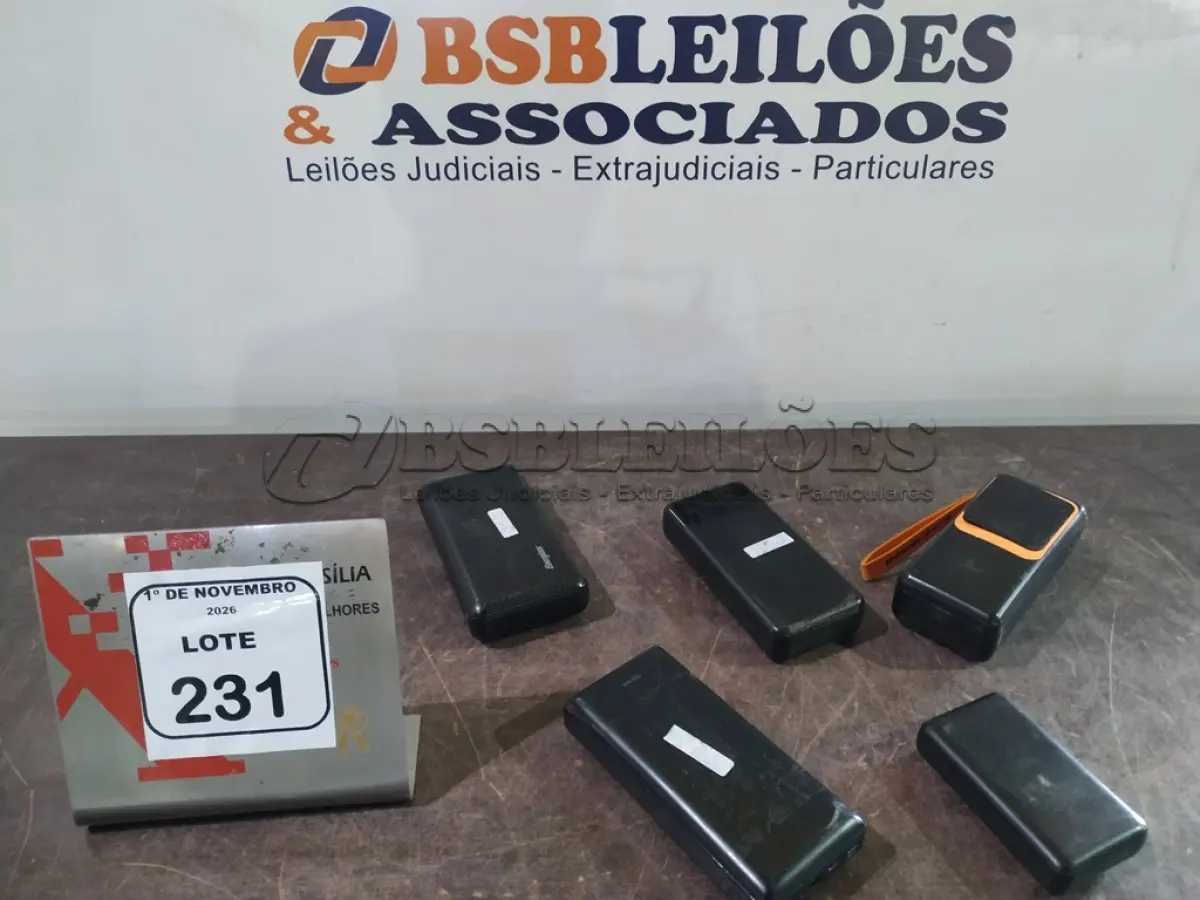 LOTE 231 - 05 POWER BANKS DE MARCAS E POTÊNCIAS DIVERSAS. (NO ESTADO) ATENÇÃO! FAZER A VISITAÇÃO ANTES DE ARREMATAR, NÃO SABEMOS SE FUNCIONA, LEILÃO NÃO TEM GARANTIA E NEM DEVOLUÇÃO, SUJEITO A POSSÍVEIS AVARIAS VISÍVEIS/OCULTAS E/OU AUSÊNCIA DE COMPONENTES.