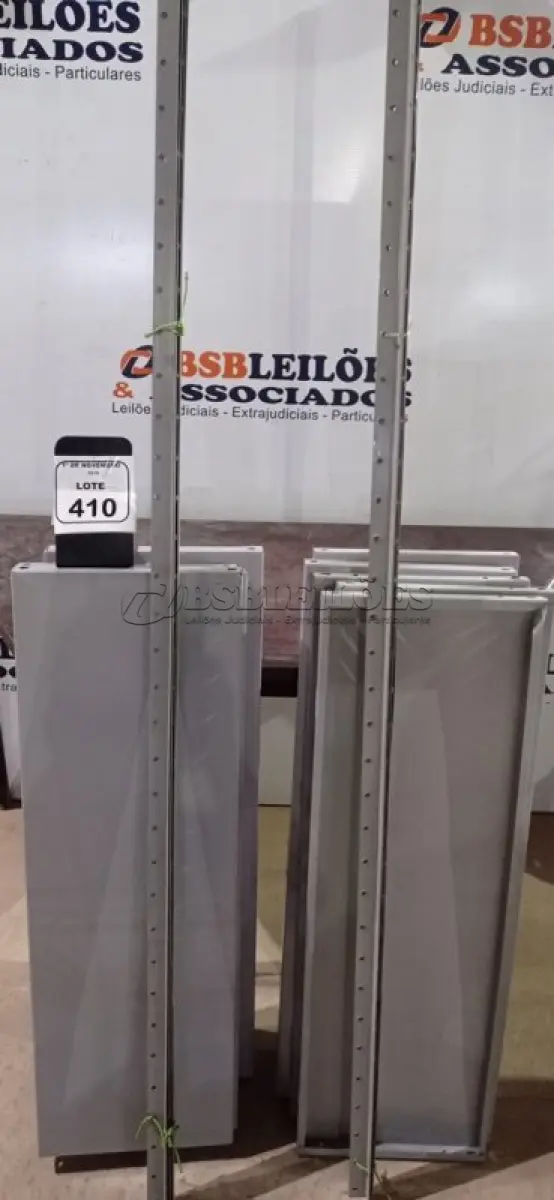 LOTE 410 - 02 ESTANTES DE FERRO DESMONTADAS DE APROXIMADAMENTE 1,95X0,95M COM 06 PRATELEIRAS CADA. (NO ESTADO) ATENÇÃO! FAZER A VISITAÇÃO ANTES DE ARREMATAR, NÃO SABEMOS SE FUNCIONA, LEILÃO NÃO TEM GARANTIA E NEM DEVOLUÇÃO, SUJEITO A POSSÍVEIS AVARIAS VISÍVEIS/OCULTAS E/OU AUSÊNCIA DE COMPONENTES.
