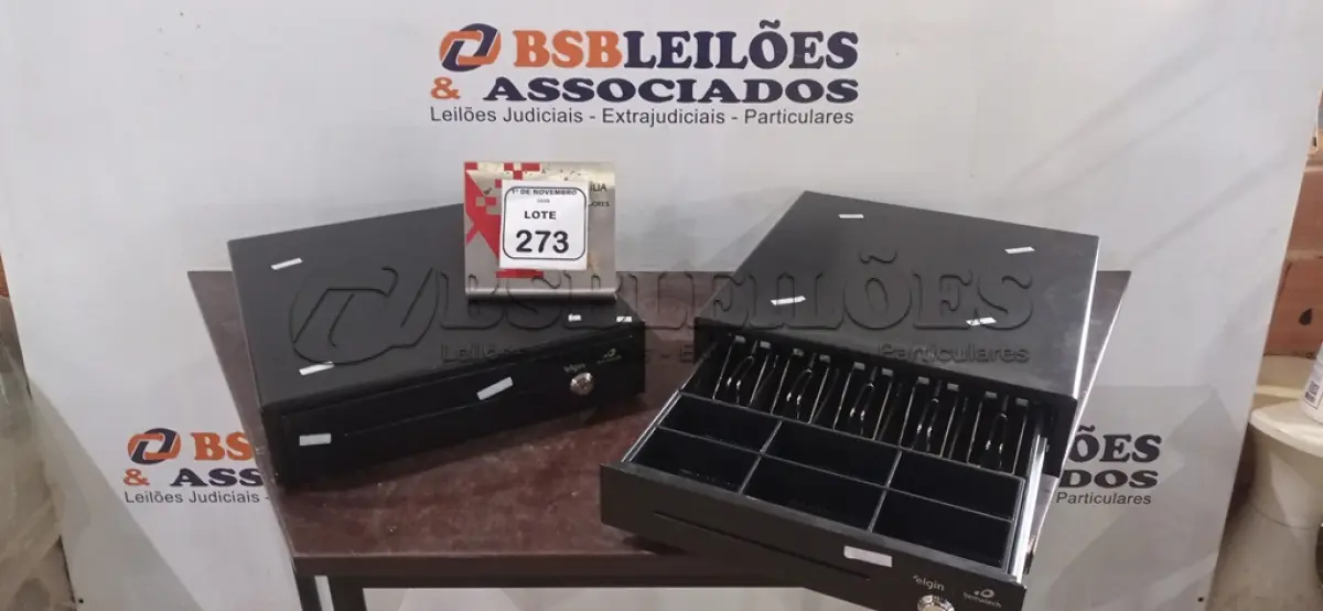 LOTE 273 - 02 GAVETAS DE DINHEIRO. (NO ESTADO) ATENÇÃO! FAZER A VISITAÇÃO ANTES DE ARREMATAR, NÃO SABEMOS SE FUNCIONA, LEILÃO NÃO TEM GARANTIA E NEM DEVOLUÇÃO, SUJEITO A POSSÍVEIS AVARIAS VISÍVEIS/OCULTAS E/OU AUSÊNCIA DE COMPONENTES.