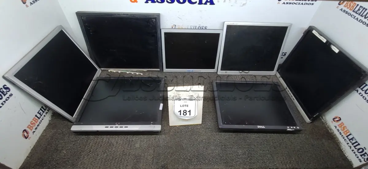 LOTE 181 - 07 MONITORES DE MARCAS E MODELOS DIVERSOS. (NO ESTADO) ATENÇÃO! FAZER A VISITAÇÃO ANTES DE ARREMATAR, NÃO SABEMOS SE FUNCIONA, LEILÃO NÃO TEM GARANTIA E NEM DEVOLUÇÃO, SUJEITO A POSSÍVEIS AVARIAS VISÍVEIS/OCULTAS E/OU AUSÊNCIA DE COMPONENTES.