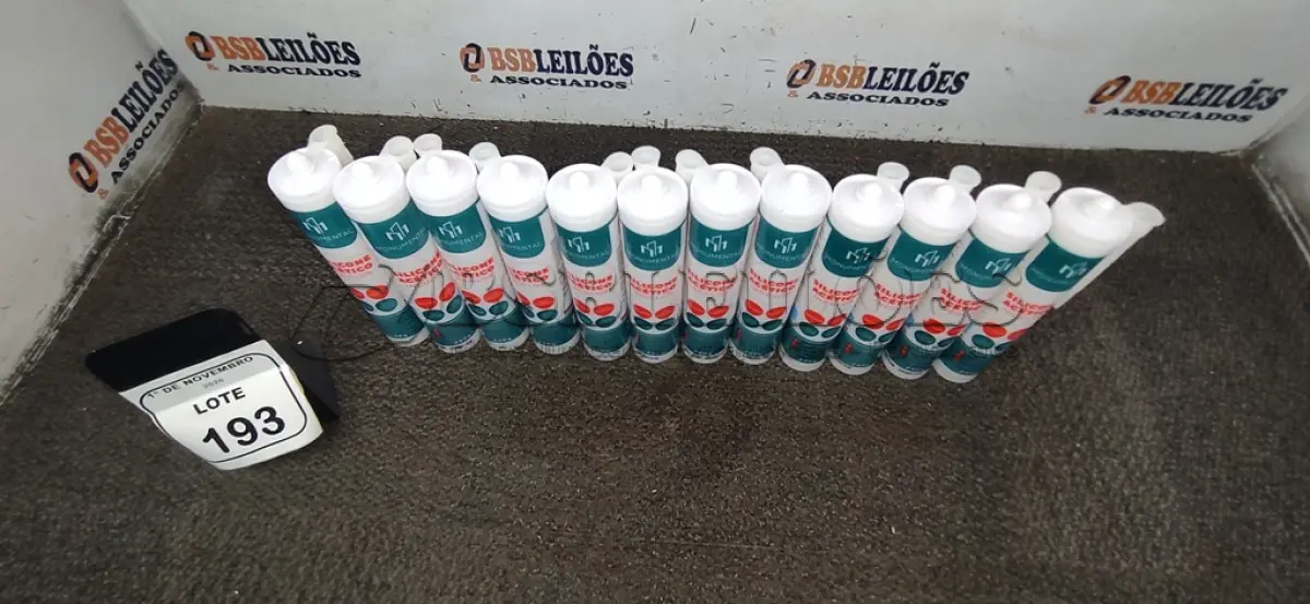 LOTE 193 - 12 UNIDADES DE SILICONE ACÉTICO INCOLOR DE 240G CADA MARCA MONUMENTAL. (NO ESTADO) ATENÇÃO! FAZER A VISITAÇÃO ANTES DE ARREMATAR, NÃO SABEMOS SE FUNCIONA, LEILÃO NÃO TEM GARANTIA E NEM DEVOLUÇÃO, SUJEITO A POSSÍVEIS AVARIAS VISÍVEIS/OCULTAS E/OU AUSÊNCIA DE COMPONENTES.