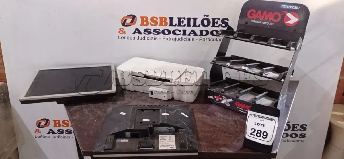 LOTE 289 - 01 EXPOSITOR, 01 IMPRESSORA MODELO DESKJET 1115 MARCA HP E 02 MONITORES. (NO ESTADO) ATENÇÃO! FAZER A VISITAÇÃO ANTES DE ARREMATAR, NÃO SABEMOS SE FUNCIONA, LEILÃO NÃO TEM GARANTIA E NEM DEVOLUÇÃO, SUJEITO A POSSÍVEIS AVARIAS VISÍVEIS/OCULTAS E/OU AUSÊNCIA DE COMPONENTES.