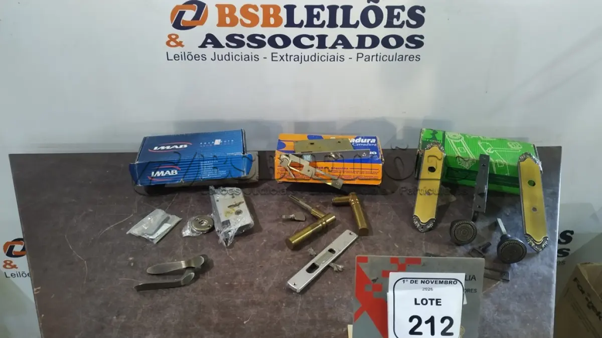 LOTE 212 - 03 FECHADURAS DE MARCAS E MODELOS DIVERSOS. (NO ESTADO) ATENÇÃO! FAZER A VISITAÇÃO ANTES DE ARREMATAR, NÃO SABEMOS SE FUNCIONA, LEILÃO NÃO TEM GARANTIA E NEM DEVOLUÇÃO, SUJEITO A POSSÍVEIS AVARIAS VISÍVEIS/OCULTAS E/OU AUSÊNCIA DE COMPONENTES.