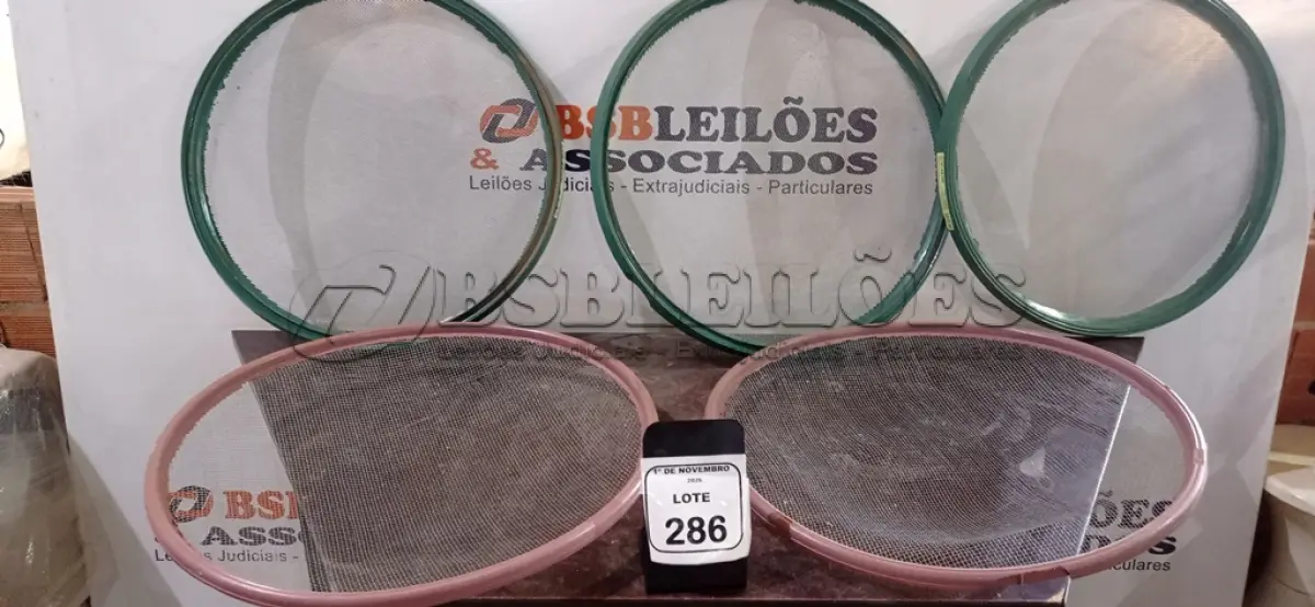 LOTE 286 - 05 PENEIRAS DE PEDREIRO. (NO ESTADO) ATENÇÃO! FAZER A VISITAÇÃO ANTES DE ARREMATAR, NÃO SABEMOS SE FUNCIONA, LEILÃO NÃO TEM GARANTIA E NEM DEVOLUÇÃO, SUJEITO A POSSÍVEIS AVARIAS VISÍVEIS/OCULTAS E/OU AUSÊNCIA DE COMPONENTES.