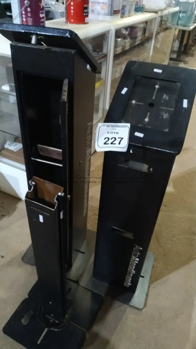 LOTE 227 - 03 BASES DE TERMINAIS DE AUTOATENDIMENTO SENDO 01 INCOMPLETO. (NO ESTADO) ATENÇÃO! FAZER A VISITAÇÃO ANTES DE ARREMATAR, NÃO SABEMOS SE FUNCIONA, LEILÃO NÃO TEM GARANTIA E NEM DEVOLUÇÃO, SUJEITO A POSSÍVEIS AVARIAS VISÍVEIS/OCULTAS E/OU AUSÊNCIA DE COMPONENTES.