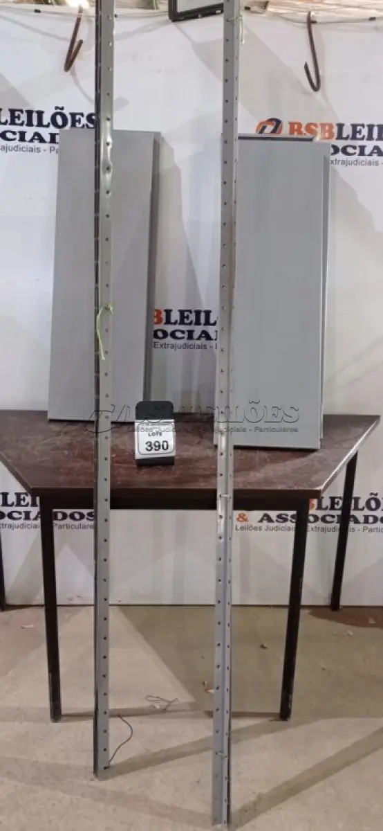 LOTE 390 - 02 ESTANTES DE FERRO DESMONTADAS DE APROXIMADAMENTE 1,95X0,95M COM 06 PRATELEIRAS CADA. (NO ESTADO) ATENÇÃO! FAZER A VISITAÇÃO ANTES DE ARREMATAR, NÃO SABEMOS SE FUNCIONA, LEILÃO NÃO TEM GARANTIA E NEM DEVOLUÇÃO, SUJEITO A POSSÍVEIS AVARIAS VISÍVEIS/OCULTAS E/OU AUSÊNCIA DE COMPONENTES.