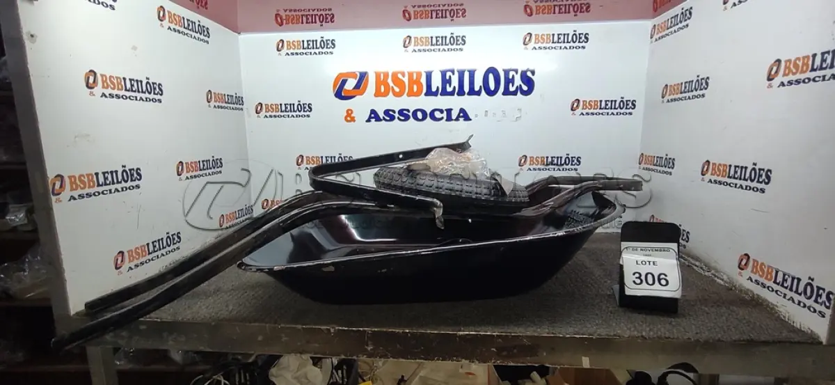 LOTE 306 - 01 CARRINHO DE MÃO DESMONTADO. (NO ESTADO) ATENÇÃO! FAZER A VISITAÇÃO ANTES DE ARREMATAR, NÃO SABEMOS SE FUNCIONA, LEILÃO NÃO TEM GARANTIA E NEM DEVOLUÇÃO, SUJEITO A POSSÍVEIS AVARIAS VISÍVEIS/OCULTAS E/OU AUSÊNCIA DE COMPONENTES.