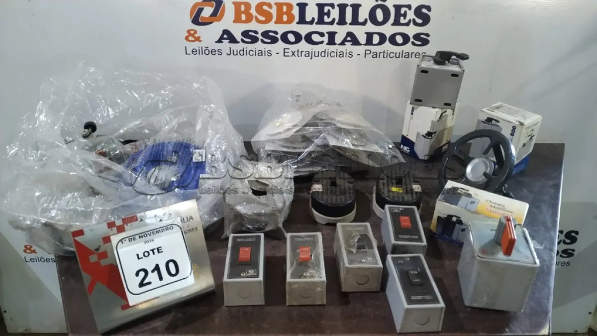 LOTE 210 - 01 LOTE COM VÁRIAS CHAVES PARA MOTORES DE MODELOS DIVERSOS, RALOS PARA PIA E FOGAREIROS PORTÁTEIS. (NO ESTADO) ATENÇÃO! FAZER A VISITAÇÃO ANTES DE ARREMATAR, NÃO SABEMOS SE FUNCIONA, LEILÃO NÃO TEM GARANTIA E NEM DEVOLUÇÃO, SUJEITO A POSSÍVEIS AVARIAS VISÍVEIS/OCULTAS E/OU AUSÊNCIA DE COMPONENTES.