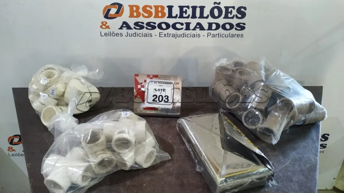 LOTE 203 - 01 CAIXA DE CORREIO DE METAL E GRANDE QUANTIDADE DE CONEXÕES HIDRÁULICAS DE MODELOS E MEDIDAS DIVERSOS. (NO ESTADO) ATENÇÃO! FAZER A VISITAÇÃO ANTES DE ARREMATAR, NÃO SABEMOS SE FUNCIONA, LEILÃO NÃO TEM GARANTIA E NEM DEVOLUÇÃO, SUJEITO A POSSÍVEIS AVARIAS VISÍVEIS/OCULTAS E/OU AUSÊNCIA DE COMPONENTES.