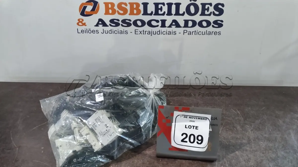 LOTE 209 - 01 LOTE COM VÁRIOS INTERRUPTORES DE MODELOS DIVERSOS. (NO ESTADO) ATENÇÃO! FAZER A VISITAÇÃO ANTES DE ARREMATAR, NÃO SABEMOS SE FUNCIONA, LEILÃO NÃO TEM GARANTIA E NEM DEVOLUÇÃO, SUJEITO A POSSÍVEIS AVARIAS VISÍVEIS/OCULTAS E/OU AUSÊNCIA DE COMPONENTES.