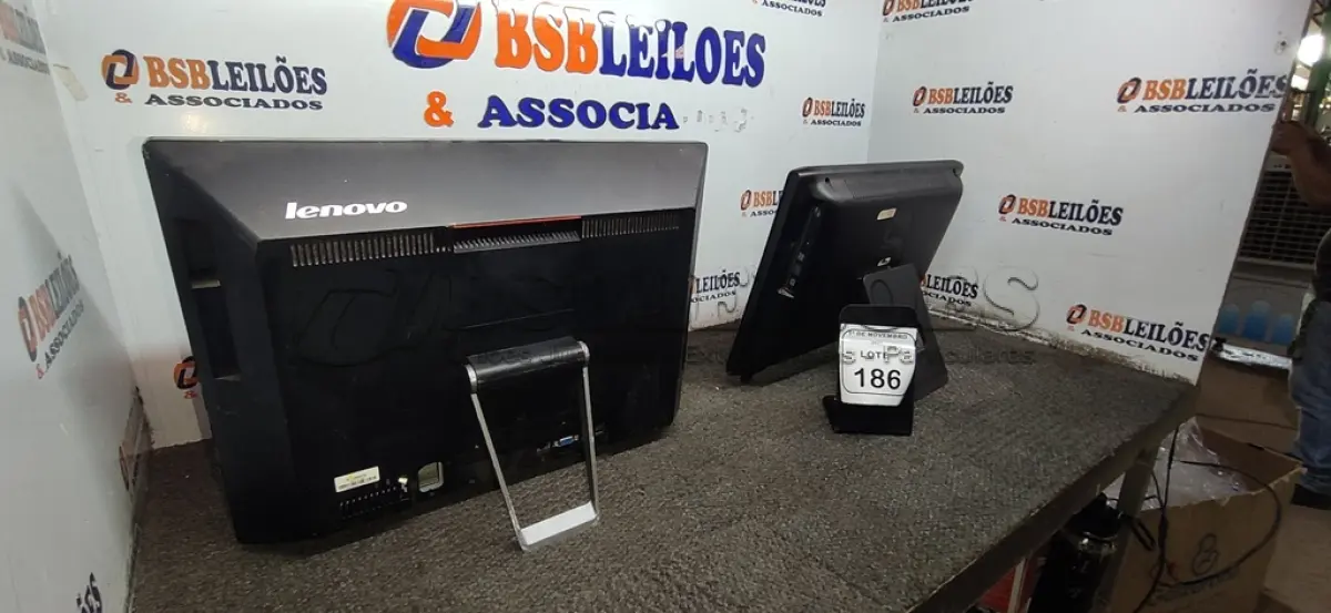 LOTE 186 - 02 COMPUTADORES ALL IN ONE MARCAS LENOVO E COMPAQ. (NO ESTADO) ATENÇÃO! FAZER A VISITAÇÃO ANTES DE ARREMATAR, NÃO SABEMOS SE FUNCIONA, LEILÃO NÃO TEM GARANTIA E NEM DEVOLUÇÃO, SUJEITO A POSSÍVEIS AVARIAS VISÍVEIS/OCULTAS E/OU AUSÊNCIA DE COMPONENTES.
