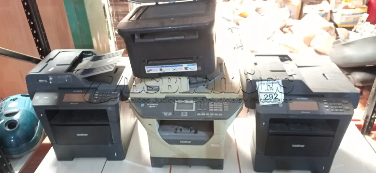 LOTE 292 - 04 IMPRESSORAS DE MARCAS E MODELOS DIVERSOS. (NO ESTADO) ATENÇÃO! FAZER A VISITAÇÃO ANTES DE ARREMATAR, NÃO SABEMOS SE FUNCIONA, LEILÃO NÃO TEM GARANTIA E NEM DEVOLUÇÃO, SUJEITO A POSSÍVEIS AVARIAS VISÍVEIS/OCULTAS E/OU AUSÊNCIA DE COMPONENTES.