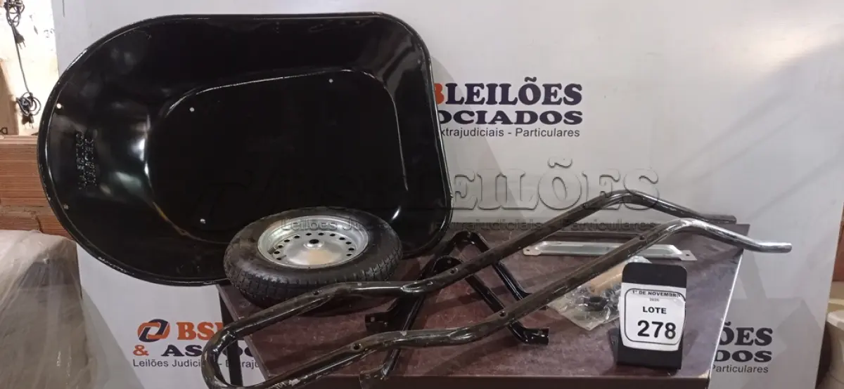 LOTE 278 - 01 CARRINHO DE MÃO DESMONTADO. (NO ESTADO) ATENÇÃO! FAZER A VISITAÇÃO ANTES DE ARREMATAR, NÃO SABEMOS SE FUNCIONA, LEILÃO NÃO TEM GARANTIA E NEM DEVOLUÇÃO, SUJEITO A POSSÍVEIS AVARIAS VISÍVEIS/OCULTAS E/OU AUSÊNCIA DE COMPONENTES.