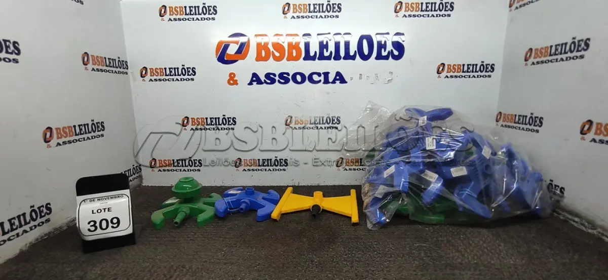 LOTE 309 - 01 LOTE COM VÁRIOS IRRIGADORES MODELO P-5 COM BASE. (NO ESTADO) ATENÇÃO! FAZER A VISITAÇÃO ANTES DE ARREMATAR, NÃO SABEMOS SE FUNCIONA, LEILÃO NÃO TEM GARANTIA E NEM DEVOLUÇÃO, SUJEITO A POSSÍVEIS AVARIAS VISÍVEIS/OCULTAS E/OU AUSÊNCIA DE COMPONENTES.