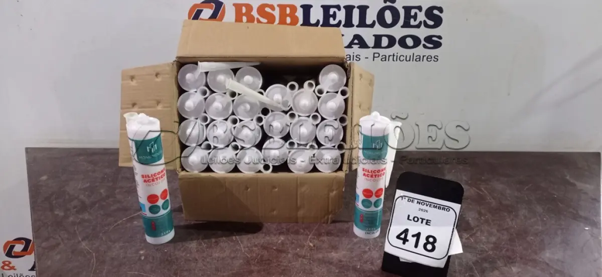 LOTE 418 - 24 UNIDADES DE SILICONE ACÉTICO INCOLOR DE 240G CADA MARCA MONUMENTAL. (NO ESTADO) ATENÇÃO! FAZER A VISITAÇÃO ANTES DE ARREMATAR, NÃO SABEMOS SE FUNCIONA, LEILÃO NÃO TEM GARANTIA E NEM DEVOLUÇÃO, SUJEITO A POSSÍVEIS AVARIAS VISÍVEIS/OCULTAS E/OU AUSÊNCIA DE COMPONENTES.