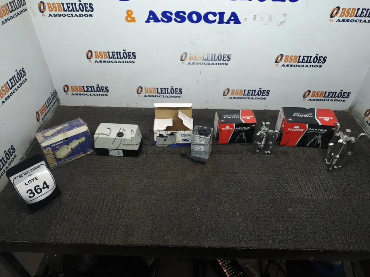 LOTE 364 - 02 SACAS POLIA, 01 CHAVE DE PARTIDA DIRETA 3R2 IP-35 E 01 CHAVE PARA MOTORES. (NO ESTADO) ATENÇÃO! FAZER A VISITAÇÃO ANTES DE ARREMATAR, NÃO SABEMOS SE FUNCIONA, LEILÃO NÃO TEM GARANTIA E NEM DEVOLUÇÃO, SUJEITO A POSSÍVEIS AVARIAS VISÍVEIS/OCULTAS E/OU AUSÊNCIA DE COMPONENTES.