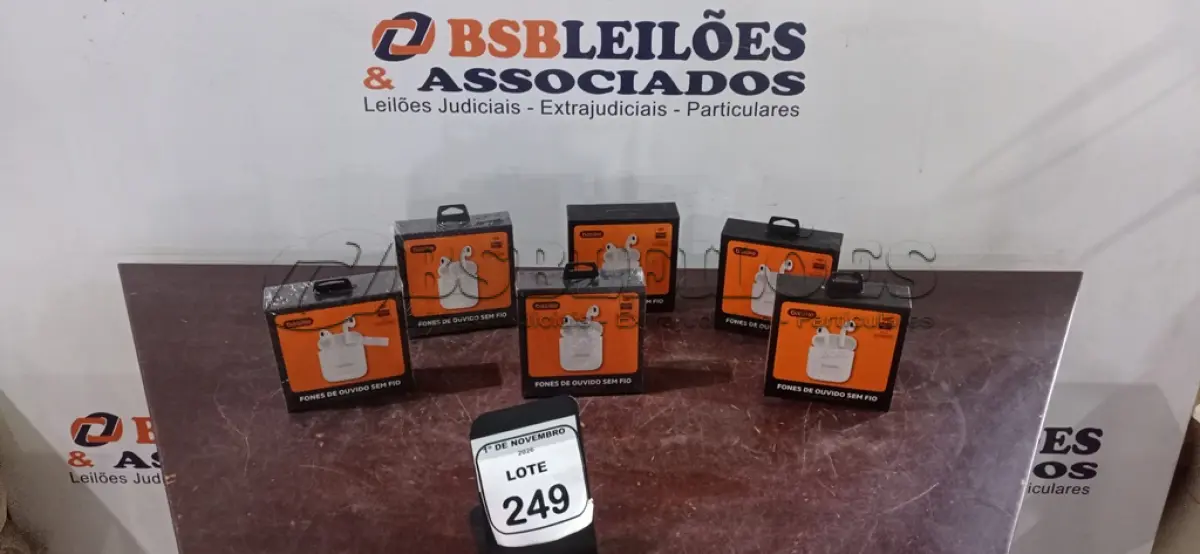LOTE 249 - 06 PARES DE FONES DE OUVIDO SEM FIO MODELO BA-FON6693 MARCA BASIKE. (NO ESTADO) ATENÇÃO! FAZER A VISITAÇÃO ANTES DE ARREMATAR, NÃO SABEMOS SE FUNCIONA, LEILÃO NÃO TEM GARANTIA E NEM DEVOLUÇÃO, SUJEITO A POSSÍVEIS AVARIAS VISÍVEIS/OCULTAS E/OU AUSÊNCIA DE COMPONENTES.