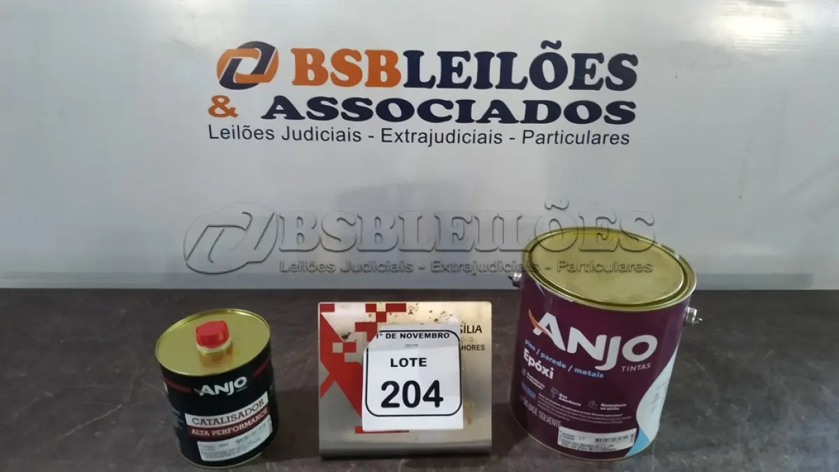 LOTE 204 - 01 LATA DE EPÓXI PDA BRANCO DE 2,7L MARCA E 01 LATA DE CATALIZADOR ESM ALTA PERFORMANCE DE 900ML MARCA ANJO TINTAS. (NO ESTADO) ATENÇÃO! FAZER A VISITAÇÃO ANTES DE ARREMATAR, NÃO SABEMOS SE FUNCIONA, LEILÃO NÃO TEM GARANTIA E NEM DEVOLUÇÃO, SUJEITO A POSSÍVEIS AVARIAS VISÍVEIS/OCULTAS E/OU AUSÊNCIA DE COMPONENTES.