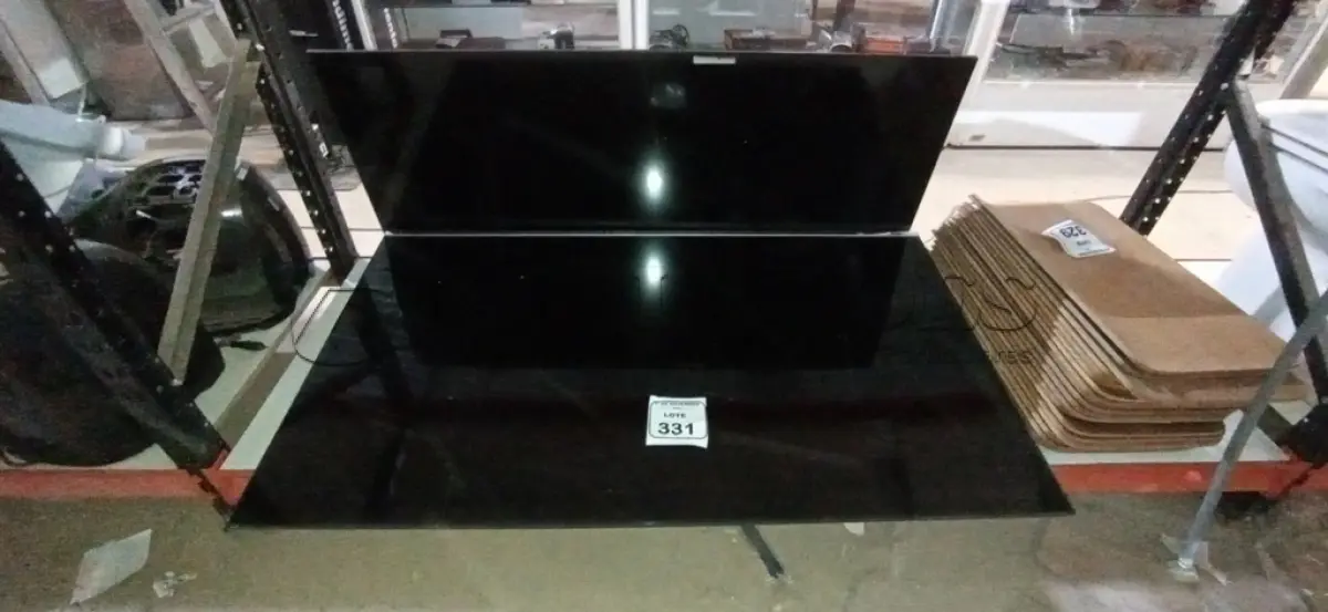 LOTE 331 - 02 TVS DE 55’’ MARCAS PHILIPS E SEMP TCL PARA RETIRADA DE PEÇAS. (NO ESTADO) ATENÇÃO! FAZER A VISITAÇÃO ANTES DE ARREMATAR, NÃO SABEMOS SE FUNCIONA, LEILÃO NÃO TEM GARANTIA E NEM DEVOLUÇÃO, SUJEITO A POSSÍVEIS AVARIAS VISÍVEIS/OCULTAS E/OU AUSÊNCIA DE COMPONENTES.