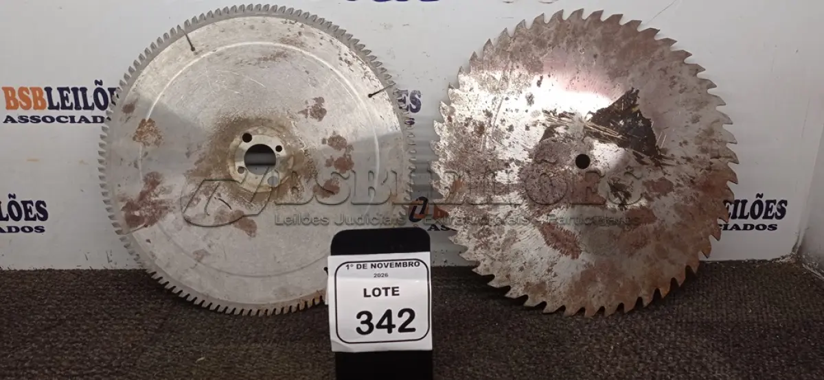 LOTE 342 - 02 SERRAS CIRCULARES DE FERRO. (NO ESTADO) ATENÇÃO! FAZER A VISITAÇÃO ANTES DE ARREMATAR, NÃO SABEMOS SE FUNCIONA, LEILÃO NÃO TEM GARANTIA E NEM DEVOLUÇÃO, SUJEITO A POSSÍVEIS AVARIAS VISÍVEIS/OCULTAS E/OU AUSÊNCIA DE COMPONENTES.