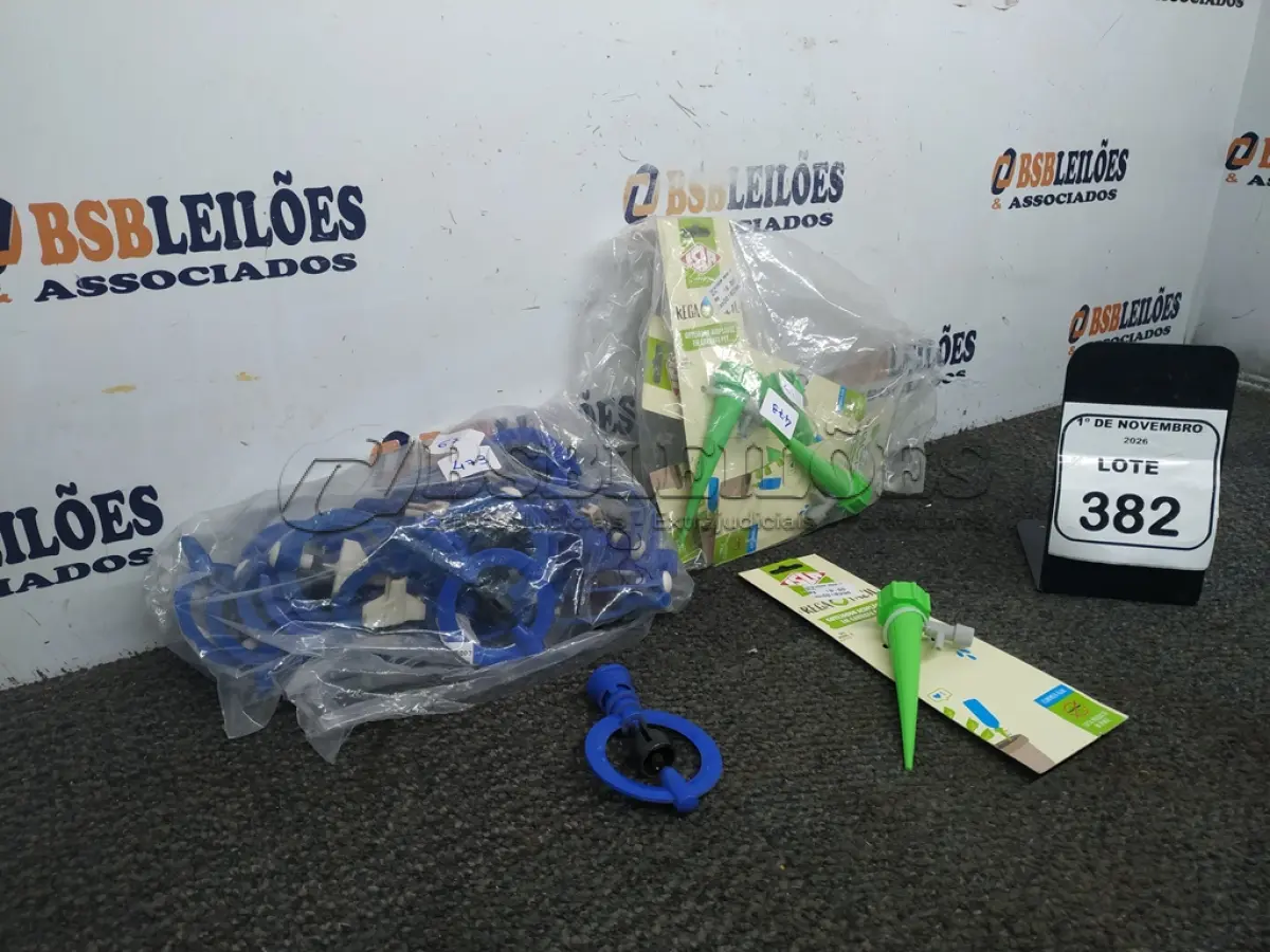 LOTE 382 - 01 LOTE COM VÁRIOS IRRIGADORES E GOTEJADORES. (NO ESTADO) ATENÇÃO! FAZER A VISITAÇÃO ANTES DE ARREMATAR, NÃO SABEMOS SE FUNCIONA, LEILÃO NÃO TEM GARANTIA E NEM DEVOLUÇÃO, SUJEITO A POSSÍVEIS AVARIAS VISÍVEIS/OCULTAS E/OU AUSÊNCIA DE COMPONENTES.