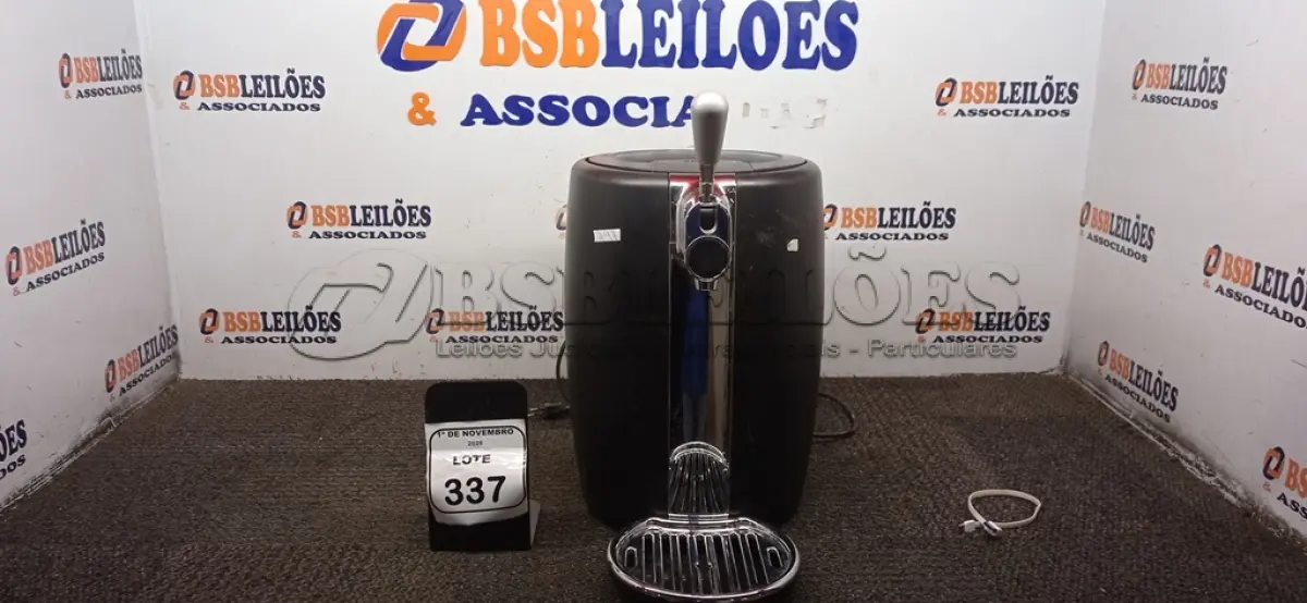 LOTE 337 - 01 CHOPEIRA MODELO BEER TENDER 5L MARCA KRUPS HEINEKEN. (NO ESTADO) ATENÇÃO! FAZER A VISITAÇÃO ANTES DE ARREMATAR, NÃO SABEMOS SE FUNCIONA, LEILÃO NÃO TEM GARANTIA E NEM DEVOLUÇÃO, SUJEITO A POSSÍVEIS AVARIAS VISÍVEIS/OCULTAS E/OU AUSÊNCIA DE COMPONENTES.