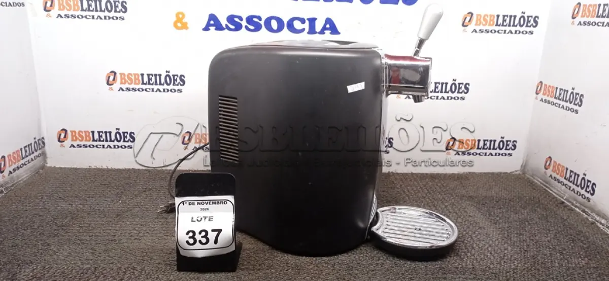 LOTE 337 - 01 CHOPEIRA MODELO BEER TENDER 5L MARCA KRUPS HEINEKEN. (NO ESTADO) ATENÇÃO! FAZER A VISITAÇÃO ANTES DE ARREMATAR, NÃO SABEMOS SE FUNCIONA, LEILÃO NÃO TEM GARANTIA E NEM DEVOLUÇÃO, SUJEITO A POSSÍVEIS AVARIAS VISÍVEIS/OCULTAS E/OU AUSÊNCIA DE COMPONENTES.