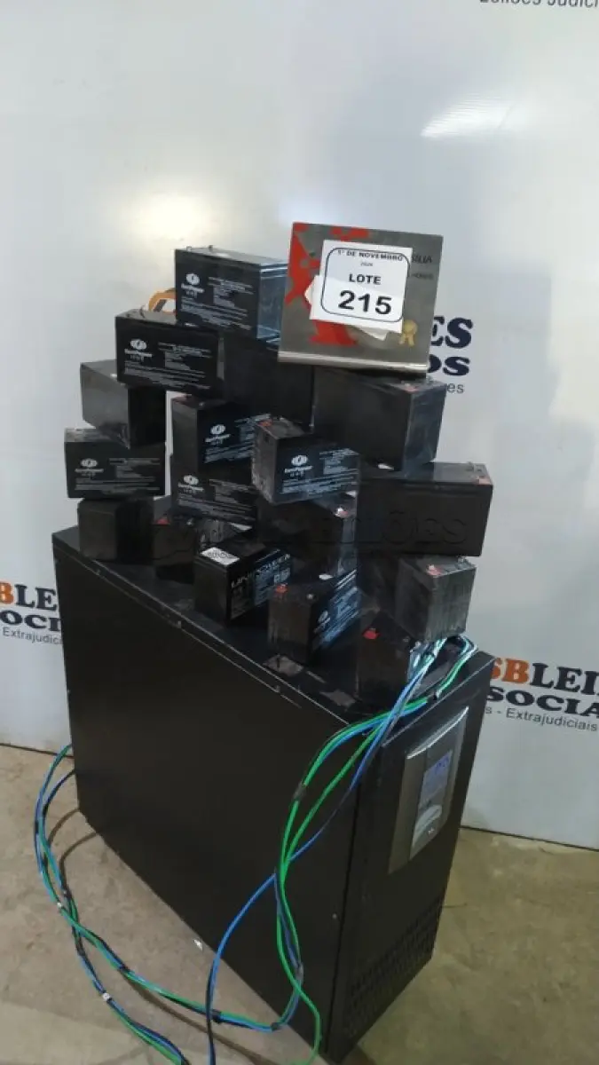LOTE 215 - 01 GABINETE DE NOBREAK COM 17 BATERIAS. (NO ESTADO) ATENÇÃO! FAZER A VISITAÇÃO ANTES DE ARREMATAR, NÃO SABEMOS SE FUNCIONA, LEILÃO NÃO TEM GARANTIA E NEM DEVOLUÇÃO, SUJEITO A POSSÍVEIS AVARIAS VISÍVEIS/OCULTAS E/OU AUSÊNCIA DE COMPONENTES.