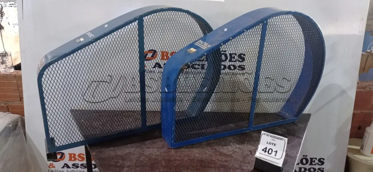LOTE 401 - 02 CAPAS DE PROTEÇÃO DE FERRO PARA MOTOR DE CORREIA. (NO ESTADO) ATENÇÃO! FAZER A VISITAÇÃO ANTES DE ARREMATAR, NÃO SABEMOS SE FUNCIONA, LEILÃO NÃO TEM GARANTIA E NEM DEVOLUÇÃO, SUJEITO A POSSÍVEIS AVARIAS VISÍVEIS/OCULTAS E/OU AUSÊNCIA DE COMPONENTES.