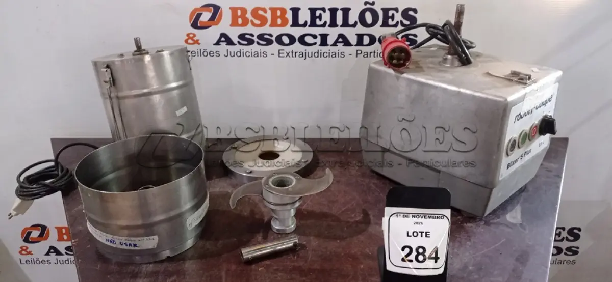 LOTE 284 - 01 MULTIPROCESSADOR DE ALIMENTOS PROFISSIONAL  MODELO BLIXER 5 PLUS MARCA ROBOT COUPE E 01 MOTOR ELETRICO. (NO ESTADO) ATENÇÃO! FAZER A VISITAÇÃO ANTES DE ARREMATAR, NÃO SABEMOS SE FUNCIONA, LEILÃO NÃO TEM GARANTIA E NEM DEVOLUÇÃO, SUJEITO A POSSÍVEIS AVARIAS VISÍVEIS/OCULTAS E/OU AUSÊNCIA DE COMPONENTES.