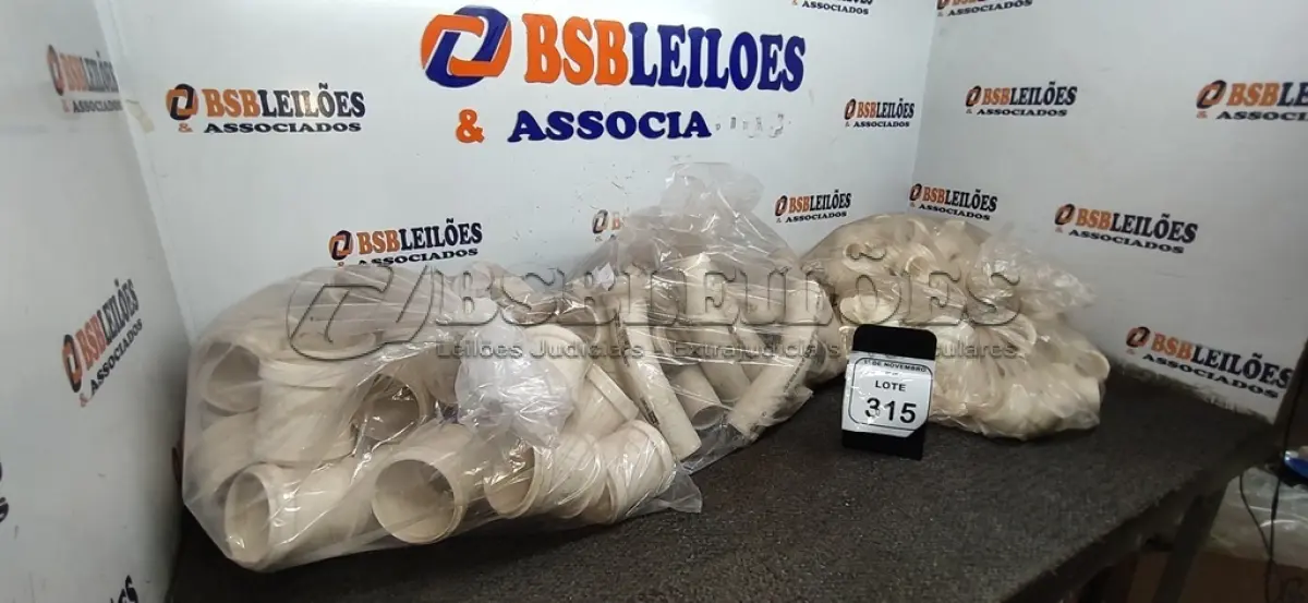 LOTE 315 - 01 LOTE COM GRANDE QUANTIDADE DE CONEXÕES HIDRÁULICAS DE MODELOS E MEDIDAS DIVERSAS. (NO ESTADO) ATENÇÃO! FAZER A VISITAÇÃO ANTES DE ARREMATAR, NÃO SABEMOS SE FUNCIONA, LEILÃO NÃO TEM GARANTIA E NEM DEVOLUÇÃO, SUJEITO A POSSÍVEIS AVARIAS VISÍVEIS/OCULTAS E/OU AUSÊNCIA DE COMPONENTES.