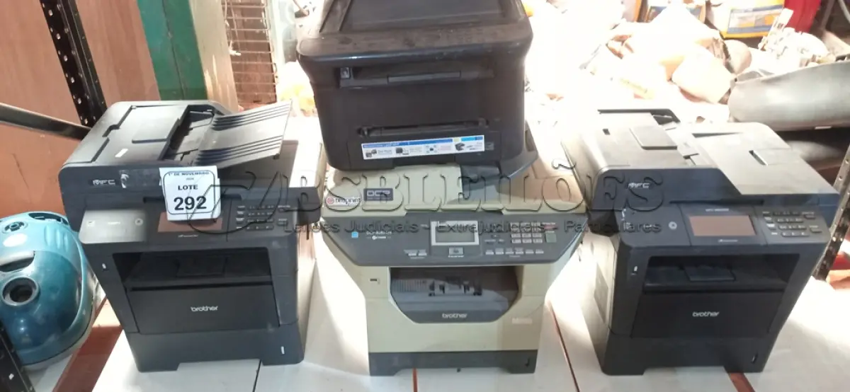LOTE 292 - 04 IMPRESSORAS DE MARCAS E MODELOS DIVERSOS. (NO ESTADO) ATENÇÃO! FAZER A VISITAÇÃO ANTES DE ARREMATAR, NÃO SABEMOS SE FUNCIONA, LEILÃO NÃO TEM GARANTIA E NEM DEVOLUÇÃO, SUJEITO A POSSÍVEIS AVARIAS VISÍVEIS/OCULTAS E/OU AUSÊNCIA DE COMPONENTES.