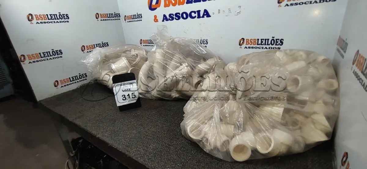 LOTE 315 - 01 LOTE COM GRANDE QUANTIDADE DE CONEXÕES HIDRÁULICAS DE MODELOS E MEDIDAS DIVERSAS. (NO ESTADO) ATENÇÃO! FAZER A VISITAÇÃO ANTES DE ARREMATAR, NÃO SABEMOS SE FUNCIONA, LEILÃO NÃO TEM GARANTIA E NEM DEVOLUÇÃO, SUJEITO A POSSÍVEIS AVARIAS VISÍVEIS/OCULTAS E/OU AUSÊNCIA DE COMPONENTES.