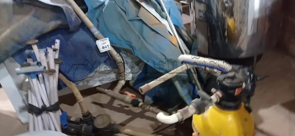 LOTE 441 - 01 PISCINA DE ARMAÇÃO 9.000L COM 01 MOTOR, 01 FILTRO E ACESSÓRIOS. (NO ESTADO) ATENÇÃO! FAZER A VISITAÇÃO ANTES DE ARREMATAR, NÃO SABEMOS SE FUNCIONA, LEILÃO NÃO TEM GARANTIA E NEM DEVOLUÇÃO, SUJEITO A POSSÍVEIS AVARIAS VISÍVEIS/OCULTAS E/OU AUSÊNCIA DE COMPONENTES.