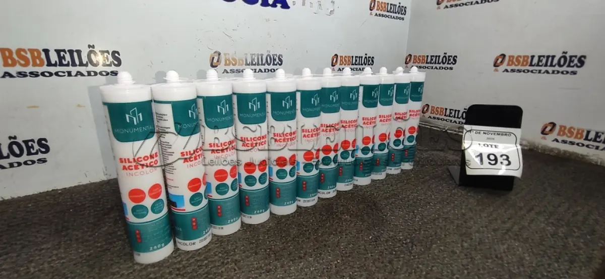 LOTE 193 - 12 UNIDADES DE SILICONE ACÉTICO INCOLOR DE 240G CADA MARCA MONUMENTAL. (NO ESTADO) ATENÇÃO! FAZER A VISITAÇÃO ANTES DE ARREMATAR, NÃO SABEMOS SE FUNCIONA, LEILÃO NÃO TEM GARANTIA E NEM DEVOLUÇÃO, SUJEITO A POSSÍVEIS AVARIAS VISÍVEIS/OCULTAS E/OU AUSÊNCIA DE COMPONENTES.