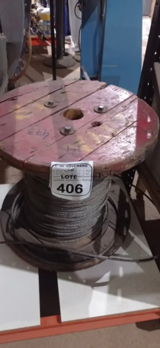 LOTE 406 - 01 CARRETEL DE CABO DE AÇO. (NO ESTADO) ATENÇÃO! FAZER A VISITAÇÃO ANTES DE ARREMATAR, NÃO SABEMOS SE FUNCIONA, LEILÃO NÃO TEM GARANTIA E NEM DEVOLUÇÃO, SUJEITO A POSSÍVEIS AVARIAS VISÍVEIS/OCULTAS E/OU AUSÊNCIA DE COMPONENTES.