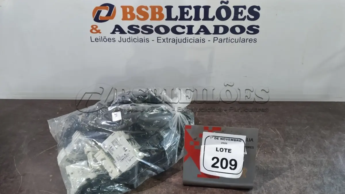 LOTE 209 - 01 LOTE COM VÁRIOS INTERRUPTORES DE MODELOS DIVERSOS. (NO ESTADO) ATENÇÃO! FAZER A VISITAÇÃO ANTES DE ARREMATAR, NÃO SABEMOS SE FUNCIONA, LEILÃO NÃO TEM GARANTIA E NEM DEVOLUÇÃO, SUJEITO A POSSÍVEIS AVARIAS VISÍVEIS/OCULTAS E/OU AUSÊNCIA DE COMPONENTES.
