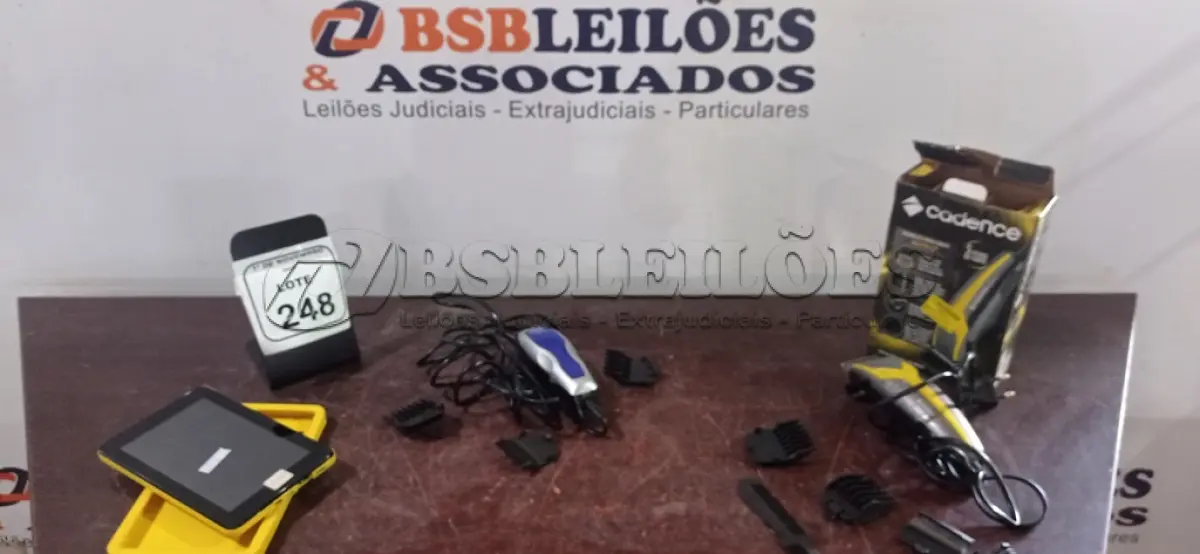 LOTE 248 - 02 MÁQUINAS DE CORTAR CABELO E 01 TABLET ESCOLAR MARCA CCE. (NO ESTADO) ATENÇÃO! FAZER A VISITAÇÃO ANTES DE ARREMATAR, NÃO SABEMOS SE FUNCIONA, LEILÃO NÃO TEM GARANTIA E NEM DEVOLUÇÃO, SUJEITO A POSSÍVEIS AVARIAS VISÍVEIS/OCULTAS E/OU AUSÊNCIA DE COMPONENTES.