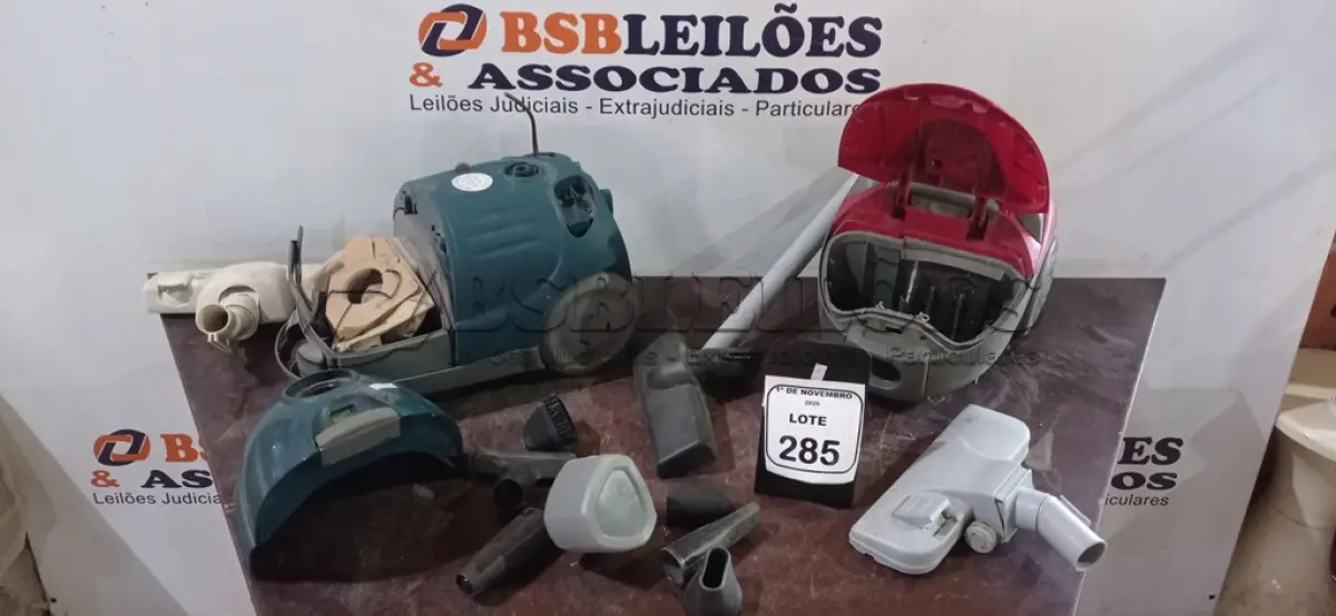 LOTE 285 - 02 ASPIRADORES DE PÓ MARCA ELECTROLUX INCOMPLETOS. (NO ESTADO) ATENÇÃO! FAZER A VISITAÇÃO ANTES DE ARREMATAR, NÃO SABEMOS SE FUNCIONA, LEILÃO NÃO TEM GARANTIA E NEM DEVOLUÇÃO, SUJEITO A POSSÍVEIS AVARIAS VISÍVEIS/OCULTAS E/OU AUSÊNCIA DE COMPONENTES.