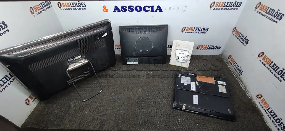 LOTE 175 - 01 COMPUTADOR ALL IN ONE MARCA ARQUIMEDES, 01 NOTEBOOK MARCA TOSHIBA E 01 MONITOR MARCA SAMSUNG. (NO ESTADO) ATENÇÃO! FAZER A VISITAÇÃO ANTES DE ARREMATAR, NÃO SABEMOS SE FUNCIONA, LEILÃO NÃO TEM GARANTIA E NEM DEVOLUÇÃO, SUJEITO A POSSÍVEIS AVARIAS VISÍVEIS/OCULTAS E/OU AUSÊNCIA DE COMPONENTES.