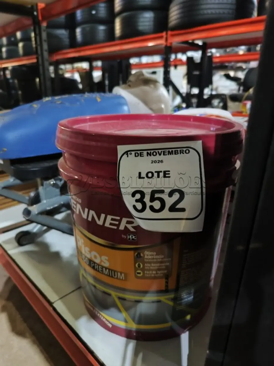 LOTE 352 - 01 BALDE DE TINTA DE PISOS ACRÍLICO PREMIUM 18L NA COR VERMELHO SEGURANÇA FOSCO MARCA RENNER.  (NO ESTADO) ATENÇÃO! FAZER A VISITAÇÃO ANTES DE ARREMATAR, NÃO SABEMOS SE FUNCIONA, LEILÃO NÃO TEM GARANTIA E NEM DEVOLUÇÃO, SUJEITO A POSSÍVEIS AVARIAS VISÍVEIS/OCULTAS E/OU AUSÊNCIA DE COMPONENTES.