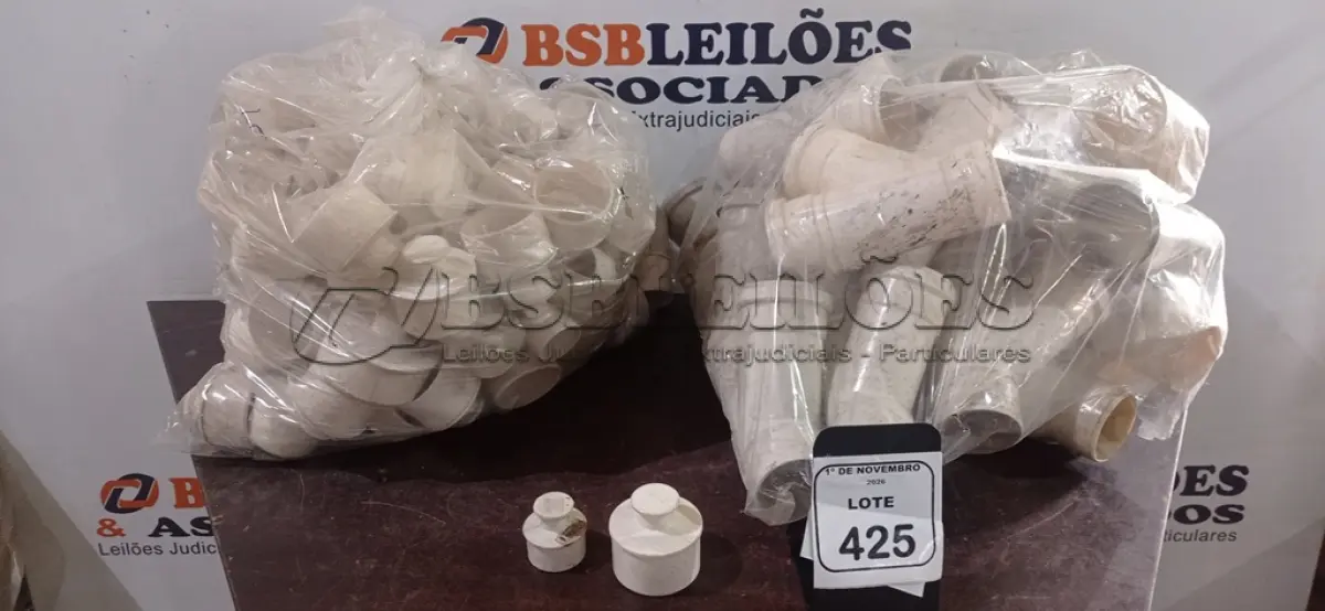 LOTE 425 - 01 LOTE COM GRANDE QUANTIDADE DE JUNÇÕES DUPLAS E PLUGS DE ESGOTO. (NO ESTADO) ATENÇÃO! FAZER A VISITAÇÃO ANTES DE ARREMATAR, NÃO SABEMOS SE FUNCIONA, LEILÃO NÃO TEM GARANTIA E NEM DEVOLUÇÃO, SUJEITO A POSSÍVEIS AVARIAS VISÍVEIS/OCULTAS E/OU AUSÊNCIA DE COMPONENTES.